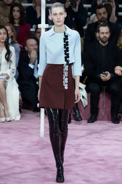 Look 7